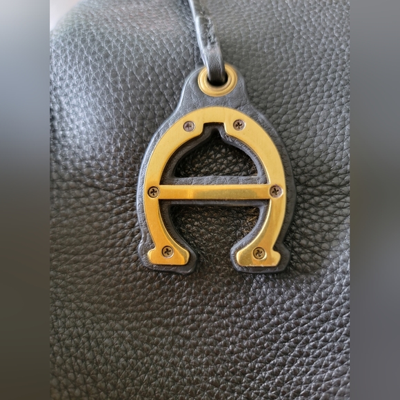 Etienne Aigner designer black leather shoulder bag - Picture 5 of 7